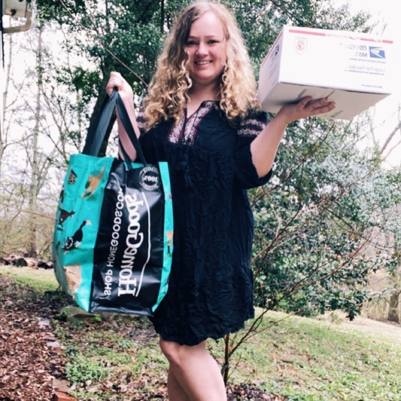 Meet your Posher, Kat - Picture 3 of 7